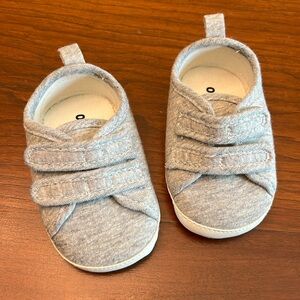 Old Navy Gray Velcro Crib Shoes